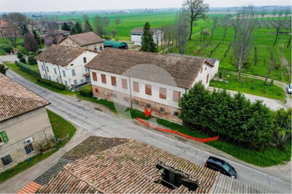 casale in vendita a Reggio nell'Emilia in zona Gavassa
