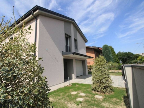 casa indipendente in vendita a Reggio nell'Emilia in zona Baragalla