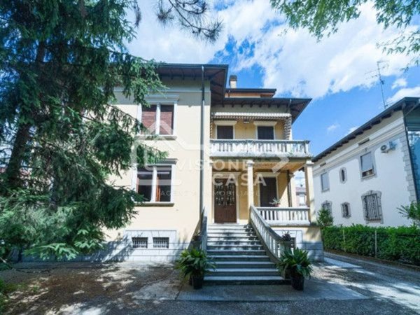 appartamento in vendita a Reggio nell'Emilia in zona Città Storica