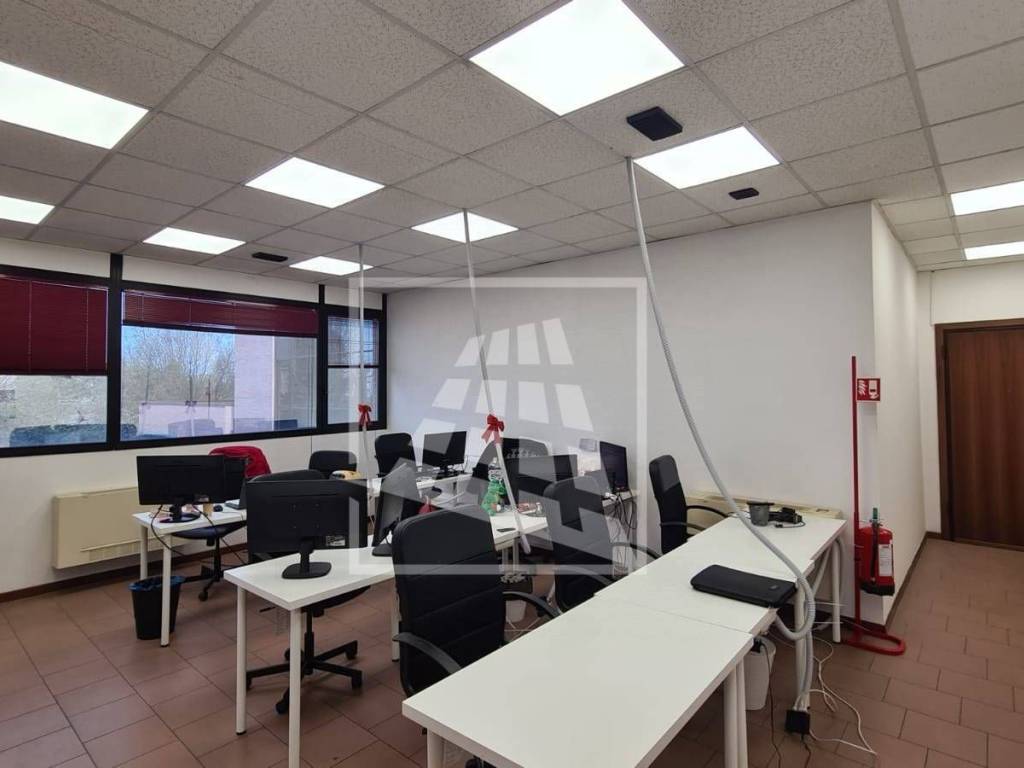 ufficio in vendita a Reggio nell'Emilia in zona Tribunale