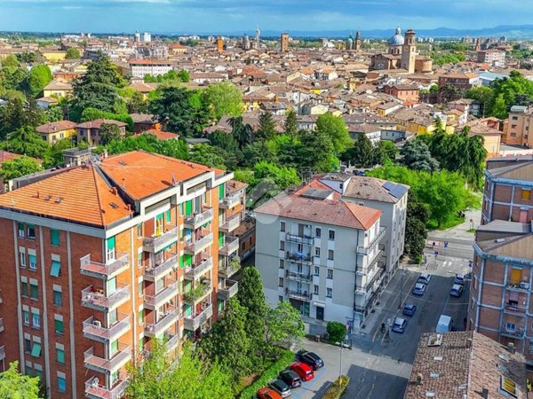 appartamento in vendita a Reggio nell'Emilia in zona Città Storica