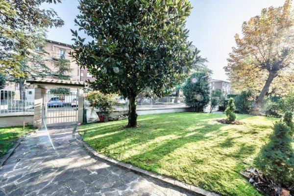 casa indipendente in vendita a Reggio nell'Emilia in zona Orologio