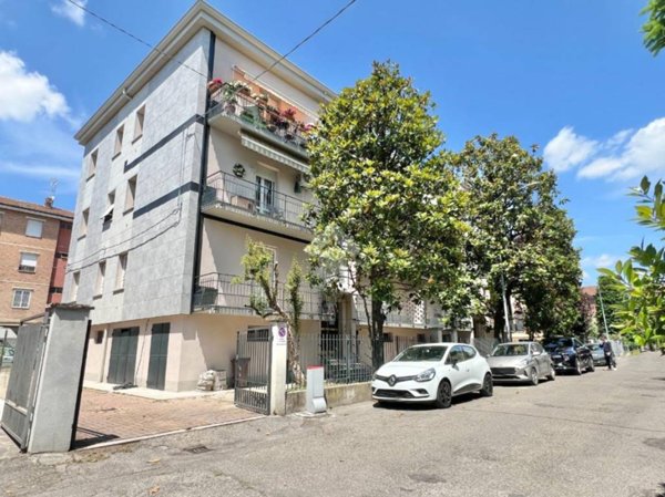 appartamento in vendita a Reggio nell'Emilia in zona Carrozzone