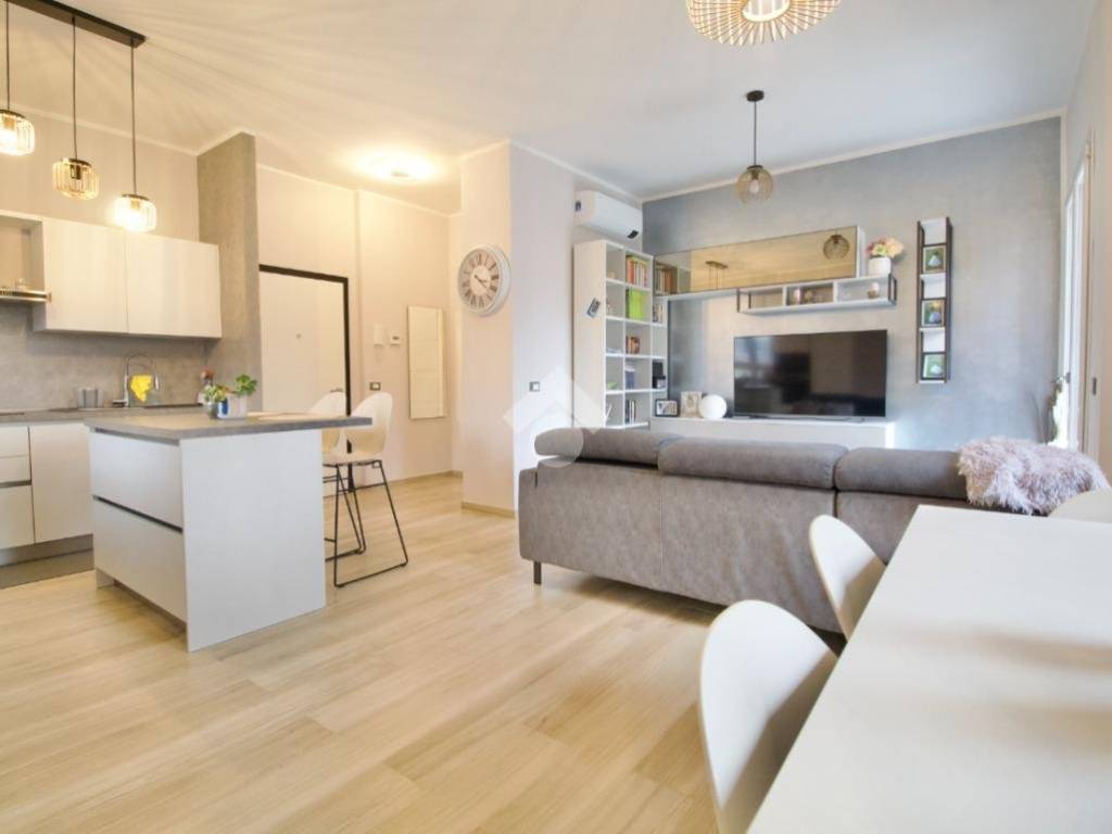 casa indipendente in vendita a Reggio nell'Emilia in zona Carrozzone