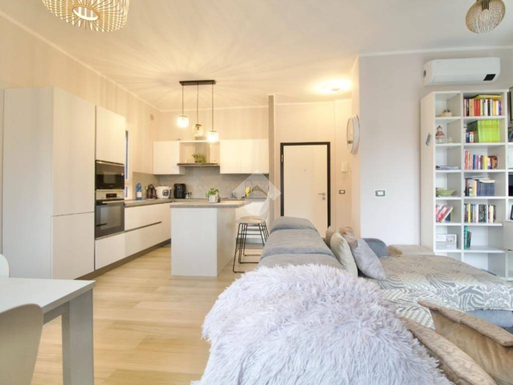 casa indipendente in vendita a Reggio nell'Emilia in zona Carrozzone