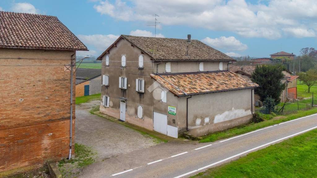 locale di sgombero in vendita a Reggio nell'Emilia in zona Sesso