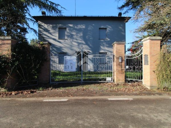 casa indipendente in vendita a Reggio nell'Emilia in zona Marmirolo