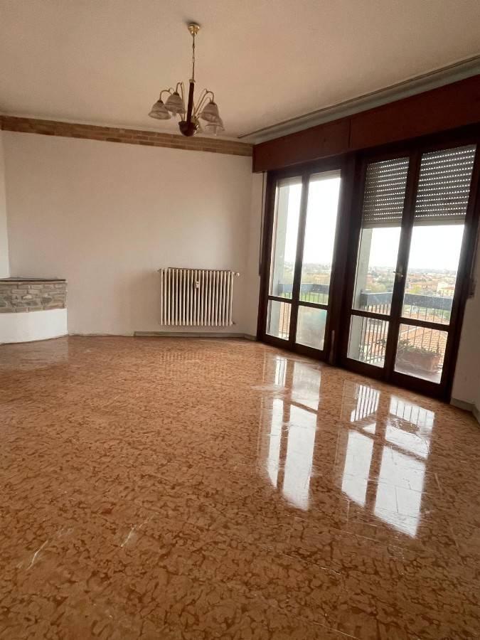 appartamento in vendita a Reggio nell'Emilia in zona Città Storica