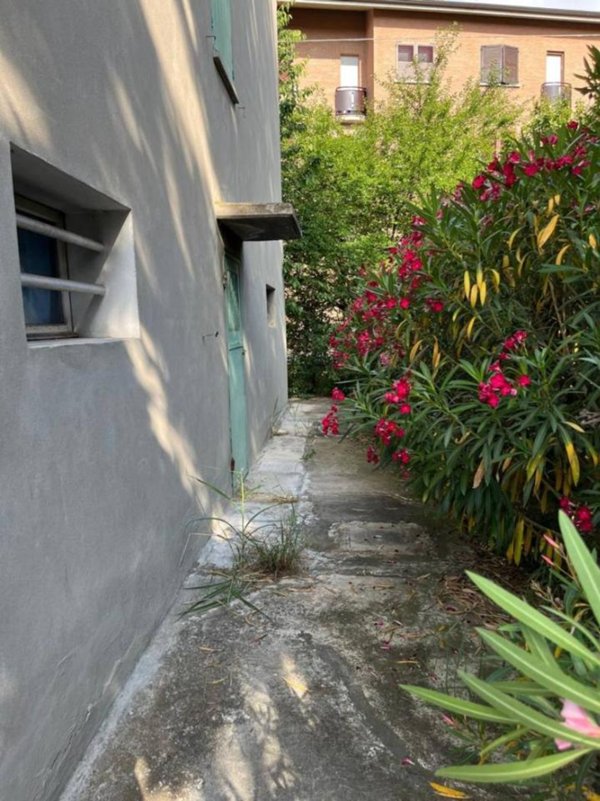 casa indipendente in vendita a Reggio nell'Emilia in zona Città Storica