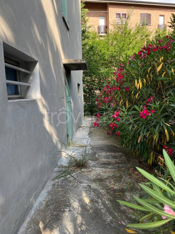 casa indipendente in vendita a Reggio nell'Emilia in zona Pieve Modolena