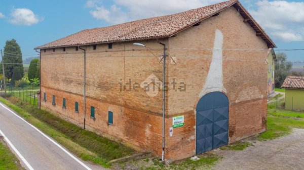 casa indipendente in vendita a Reggio nell'Emilia in zona Sesso