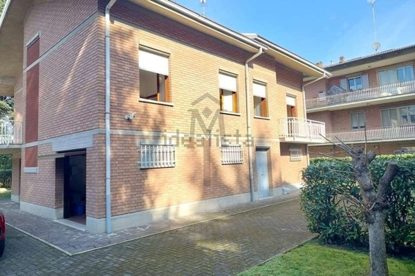 casa indipendente in vendita a Reggio nell'Emilia in zona Belvedere