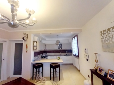 casa indipendente in vendita a Reggio nell'Emilia in zona Corticella