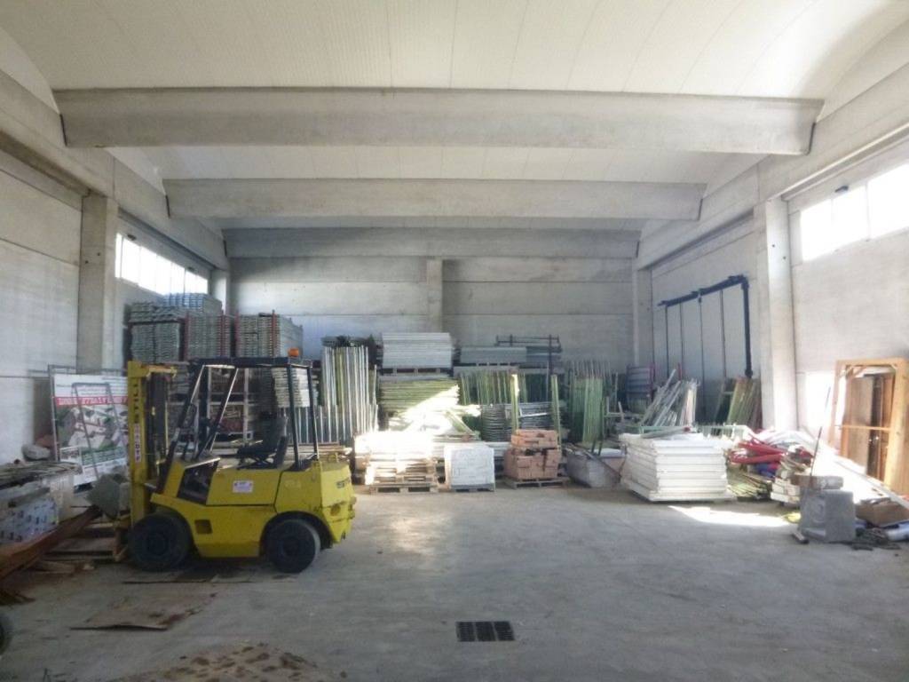 locale commerciale in vendita a Reggio nell'Emilia