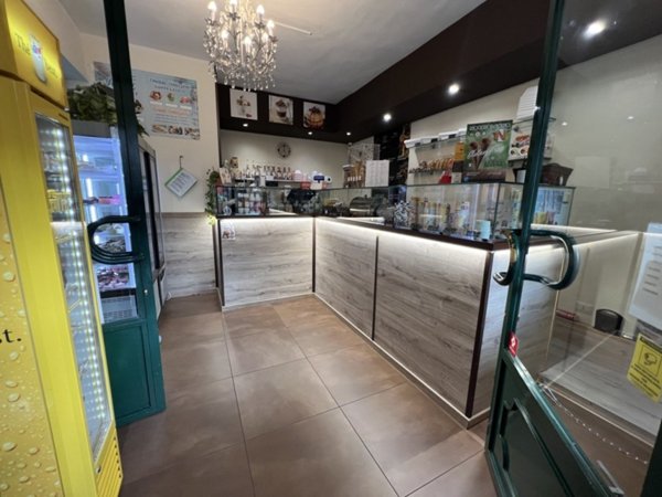 negozio in vendita a Reggio nell'Emilia in zona Città Storica