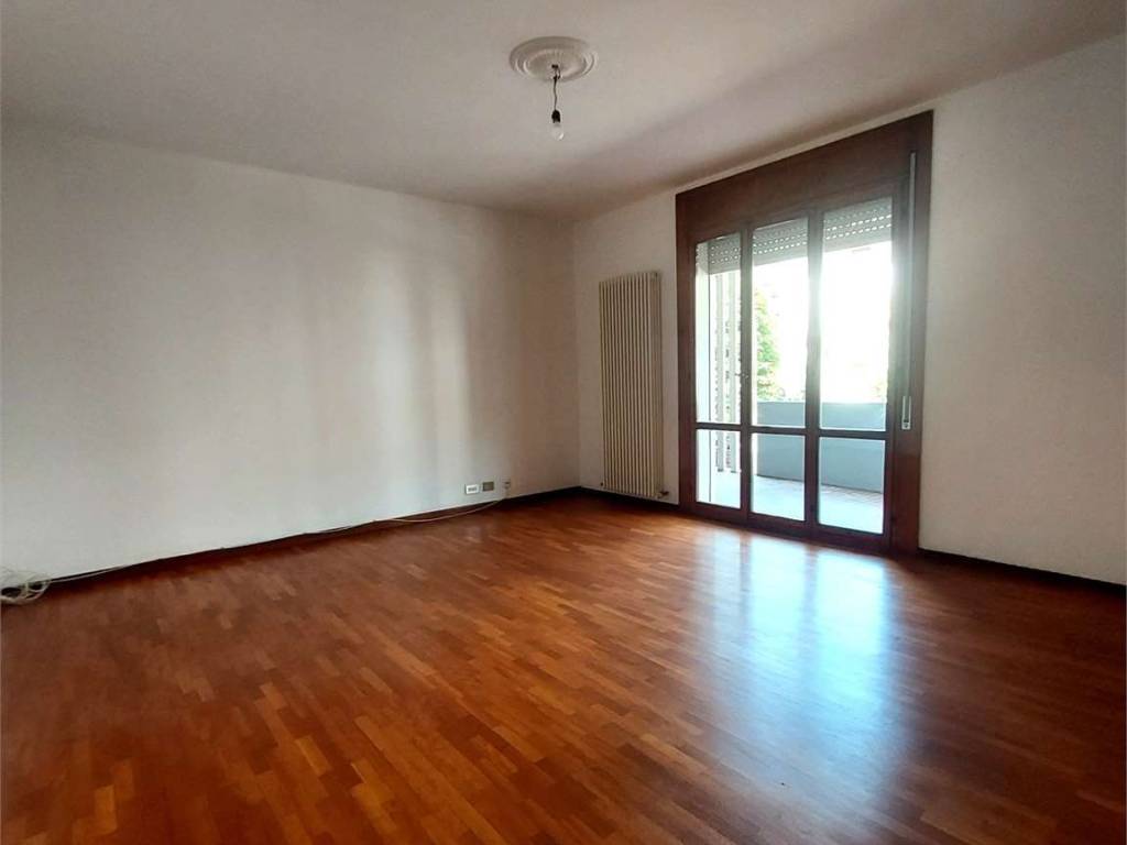 appartamento in vendita a Reggio nell'Emilia in zona Città Storica