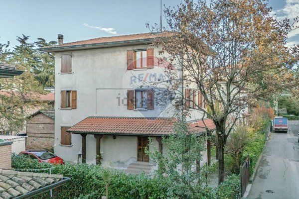 casa indipendente in vendita a Reggio nell'Emilia in zona Rosta Nuova