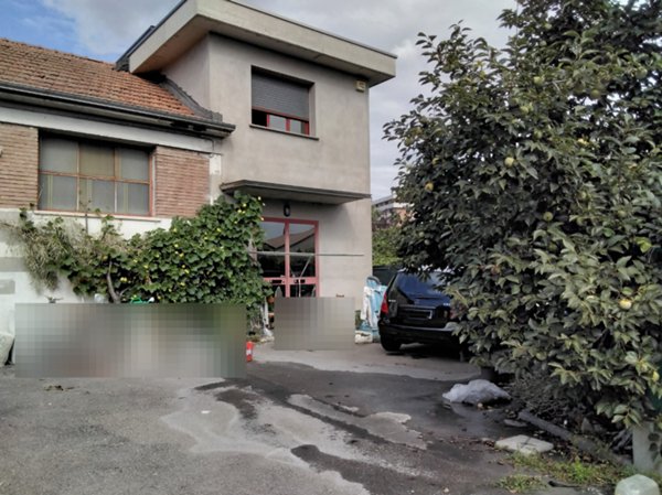 casa indipendente in vendita a Reggio nell'Emilia in zona Tribunale