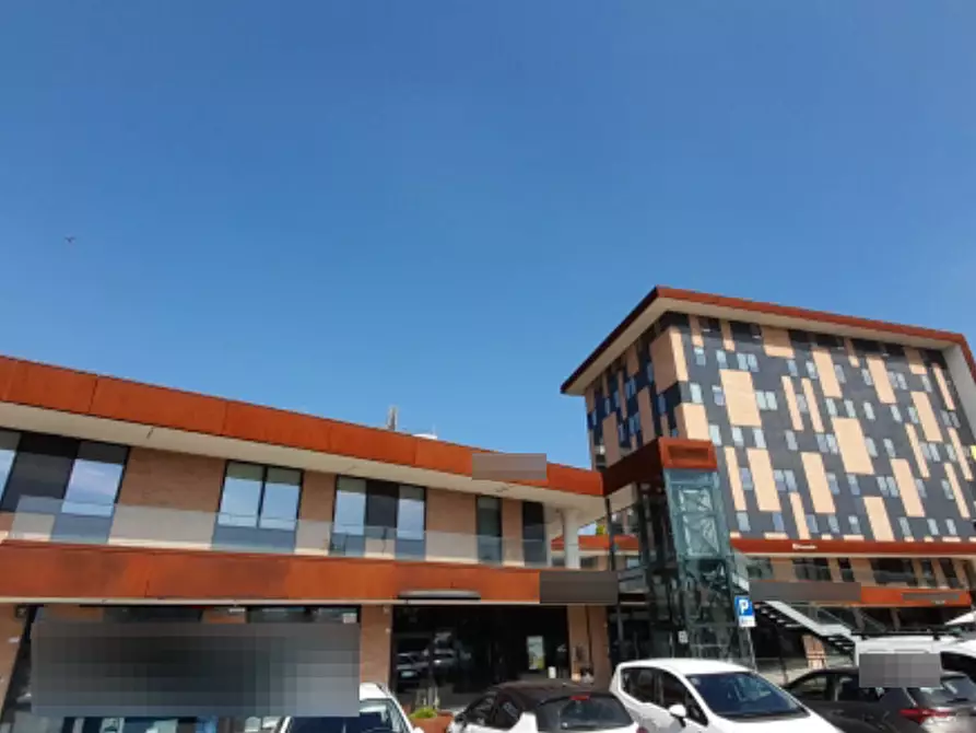locale di sgombero in vendita a Reggio nell'Emilia in zona Tribunale