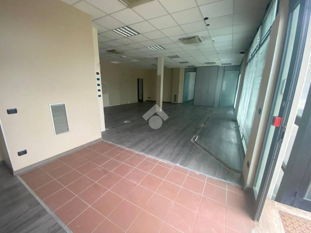 negozio in vendita a Reggio nell'Emilia in zona Mancasale