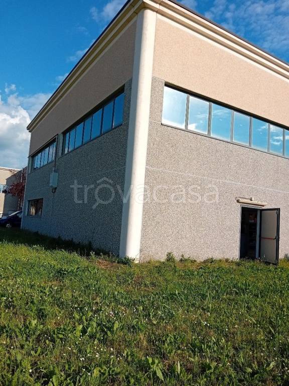 locale commerciale in vendita a Reggio nell'Emilia in zona Sesso