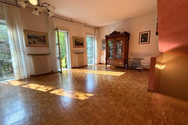 negozio in vendita a Reggio nell'Emilia in zona Città Storica
