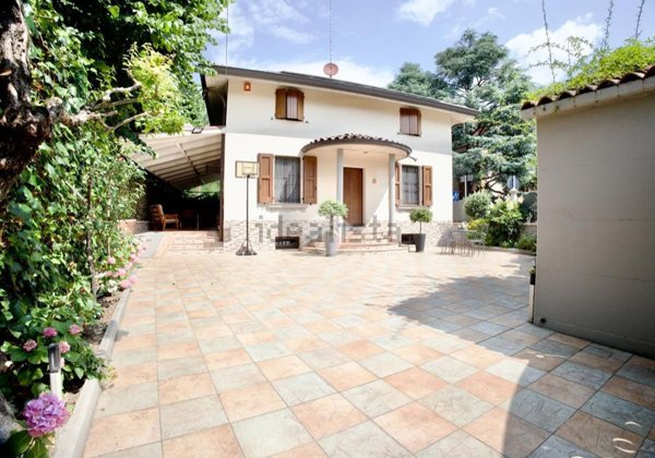 casa indipendente in vendita a Reggio nell'Emilia in zona Città Storica