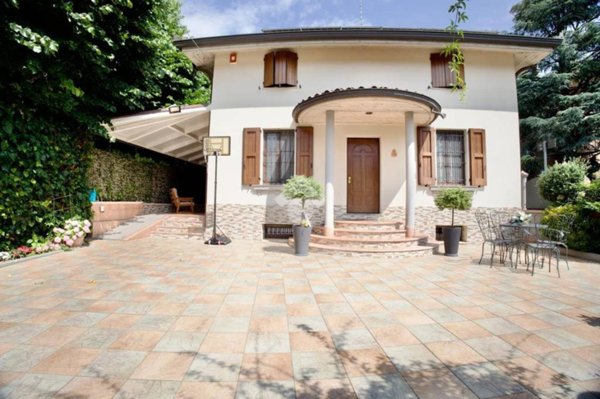 casa indipendente in vendita a Reggio nell'Emilia in zona Gattaglio