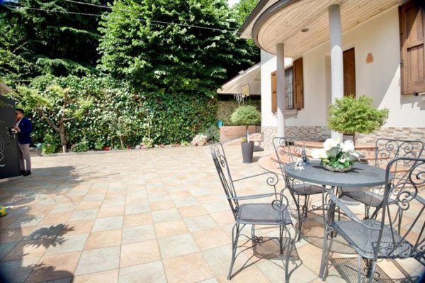 casa indipendente in vendita a Reggio nell'Emilia in zona Città Storica