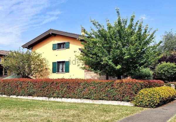 casa indipendente in vendita a Reggio nell'Emilia in zona Buco del Signore