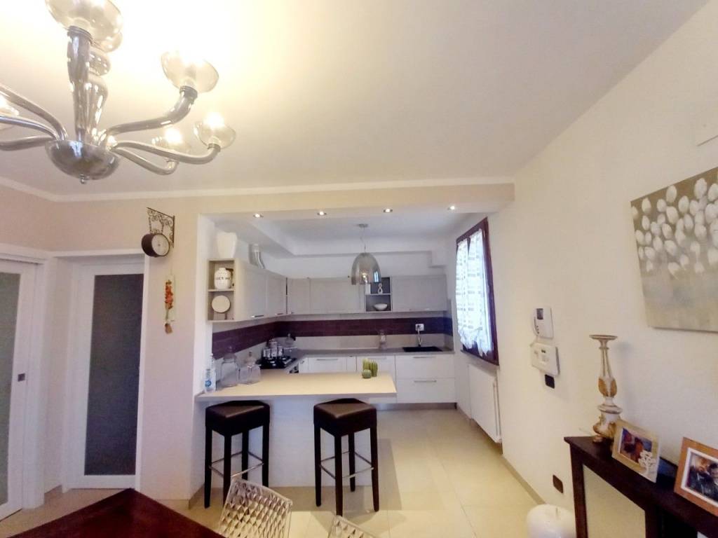 casa indipendente in vendita a Reggio nell'Emilia in zona Corticella