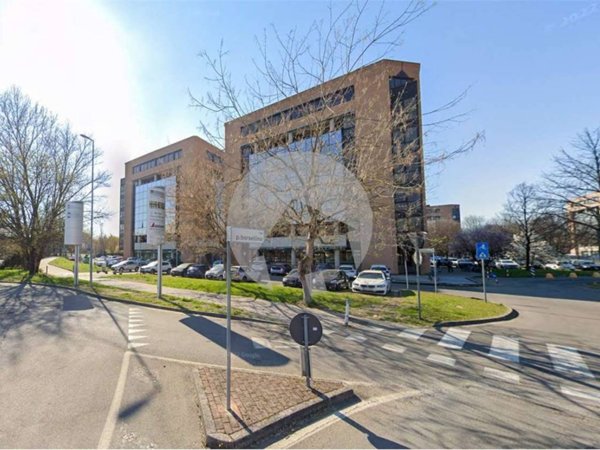 ufficio in vendita a Reggio nell'Emilia in zona Tribunale