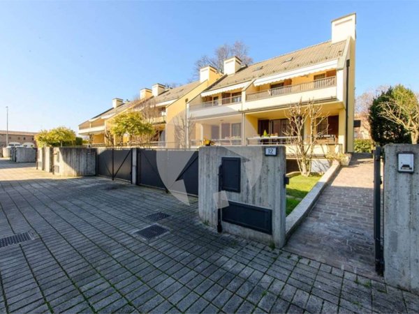 casa indipendente in vendita a Reggio nell'Emilia in zona Cadè / Gaida