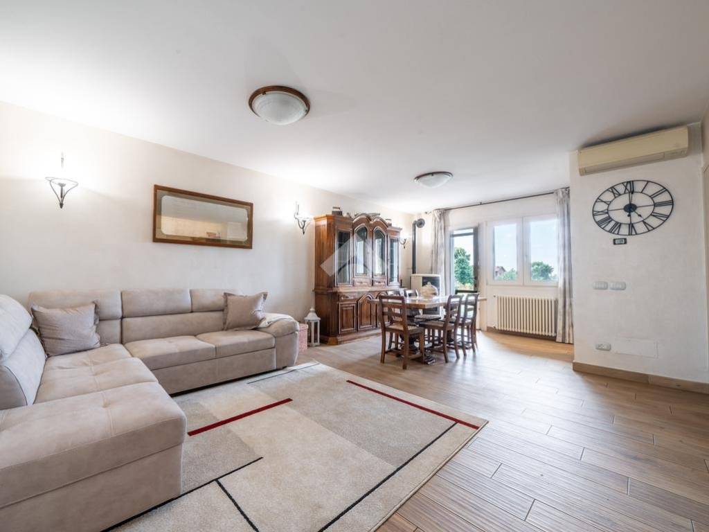casa indipendente in vendita a Reggio nell'Emilia