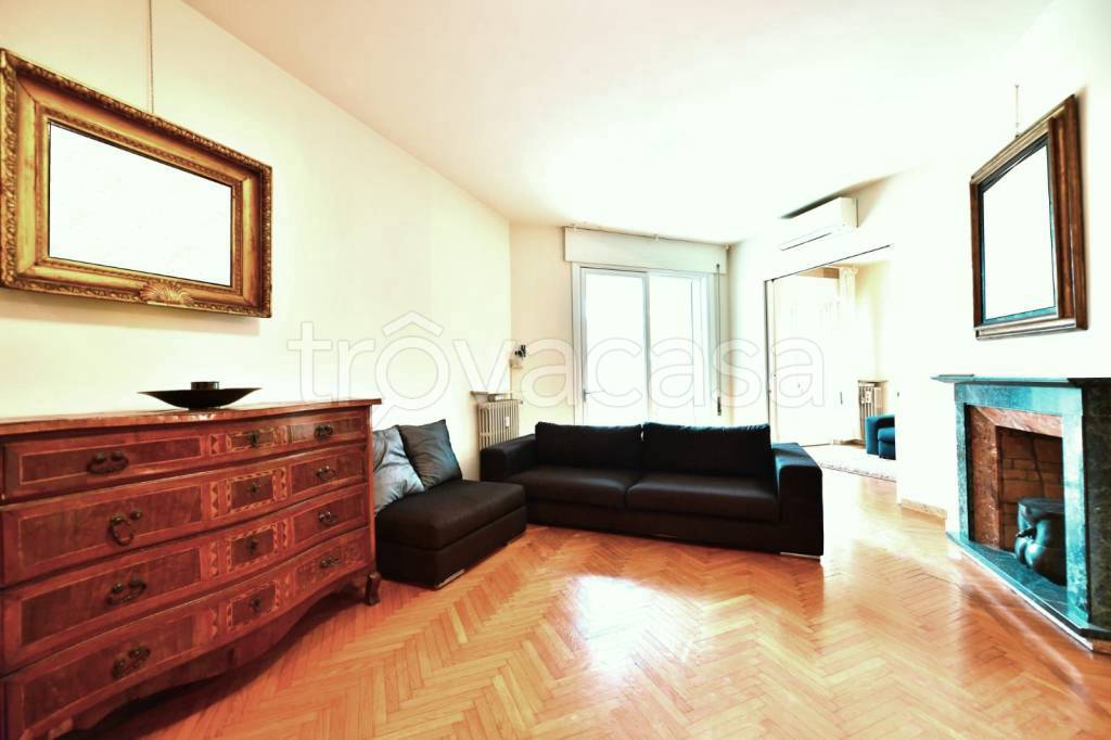 appartamento in vendita a Reggio nell'Emilia in zona Città Storica