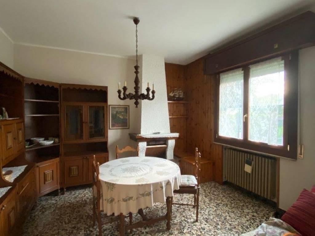 casa indipendente in vendita a Reggio nell'Emilia in zona Mirabello