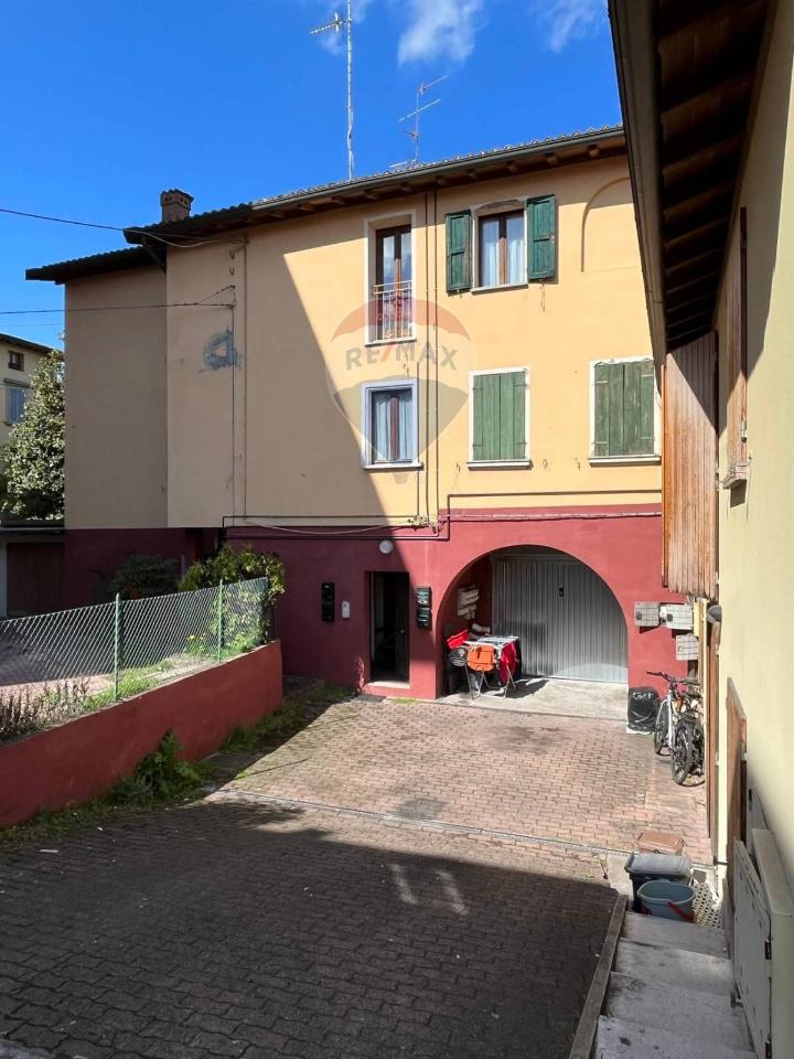 casa indipendente in vendita a Reggio nell'Emilia in zona Città Storica