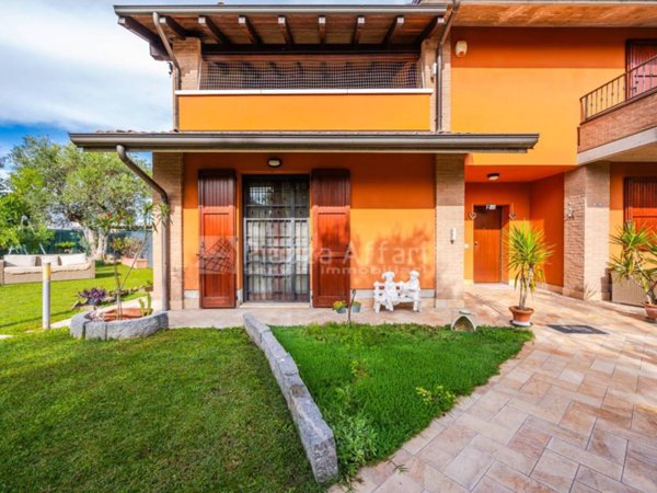 casa indipendente in vendita a Reggio nell'Emilia in zona Pieve Modolena