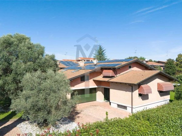 casa indipendente in vendita a Reggio nell'Emilia in zona Belvedere
