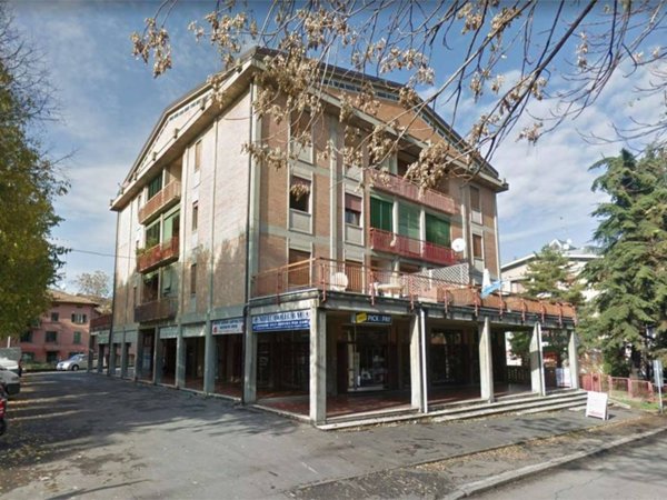 negozio in vendita a Reggio nell'Emilia in zona Cadè / Gaida