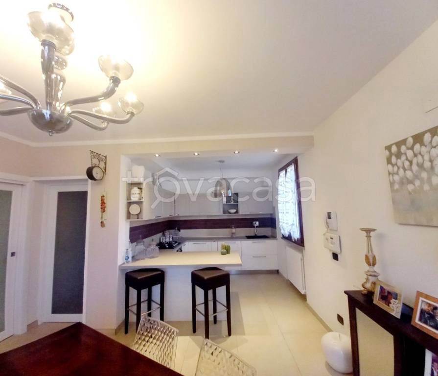 casa indipendente in vendita a Reggio nell'Emilia in zona Corticella