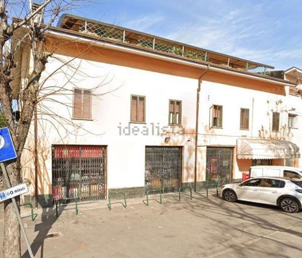 negozio in vendita a Reggio nell'Emilia in zona Santa Croce