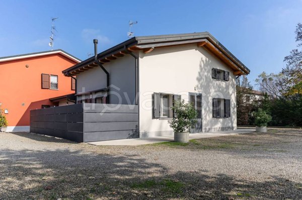 casa indipendente in vendita a Reggio nell'Emilia in zona Gavassa