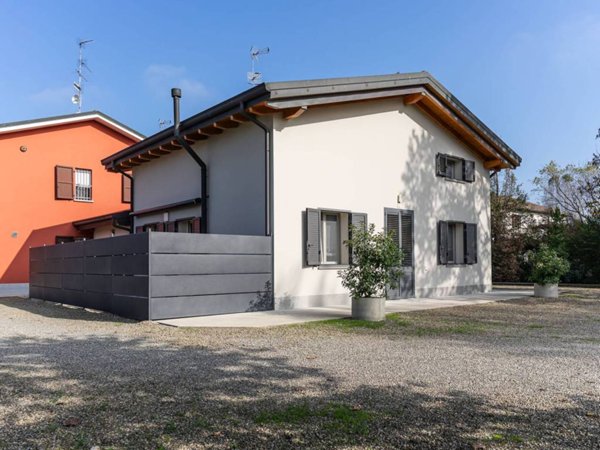 casa indipendente in vendita a Reggio nell'Emilia