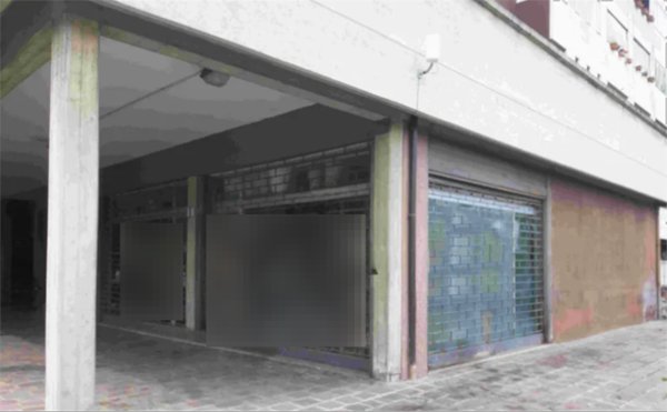 negozio in vendita a Reggio nell'Emilia in zona Ospizio