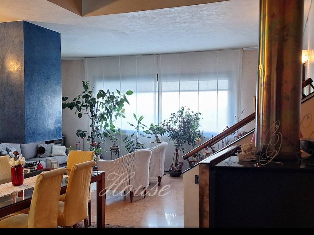 casa indipendente in vendita a Reggio nell'Emilia in zona Rivalta