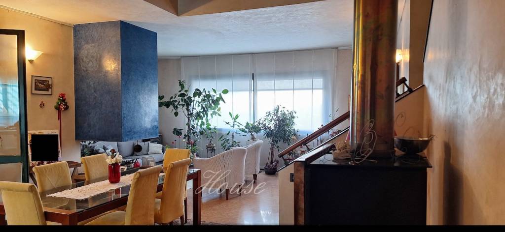 casa indipendente in vendita a Reggio nell'Emilia in zona Rivalta