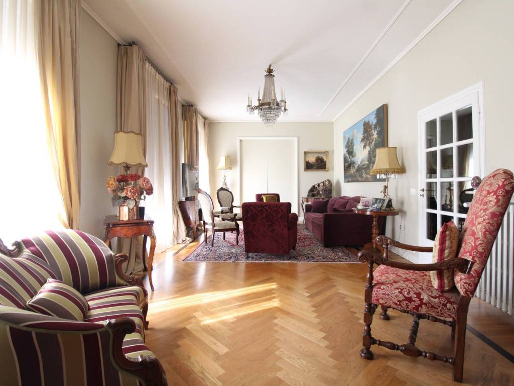 appartamento in vendita a Reggio nell'Emilia in zona Città Storica