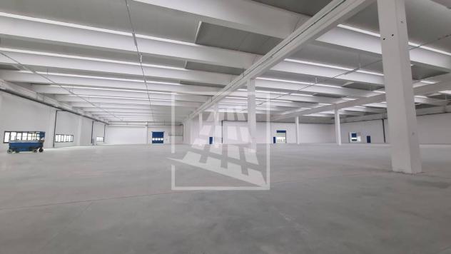 locale commerciale in vendita a Reggio nell'Emilia in zona Mancasale