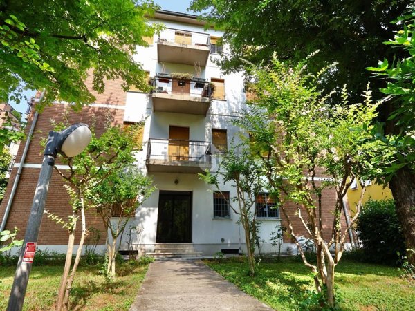 appartamento in vendita a Reggio nell'Emilia in zona Città Storica